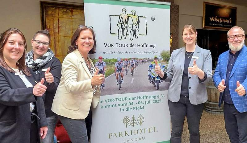 Von links. Sahra Jäger, Maneuela Jackell, Barbara Piorko, Vanessa Birker, Oliver Hasert. Foto. Parkhotel LD. Pressefrei.