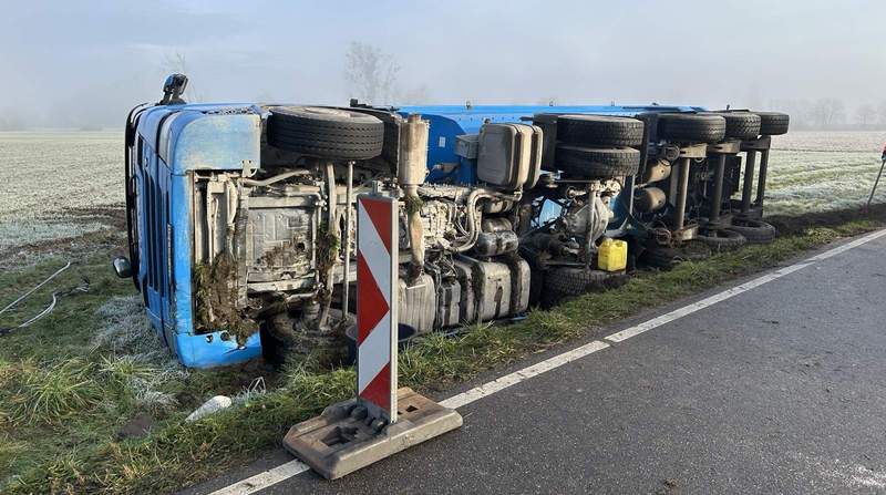 Der am gestrigen Montagabend umgekippte Lkw bei Leimersheim wird am heutigen Dienstagabend geborgen. Ab 19 Uhr ist die L 549 gesperrt. 