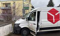 Am gestrigen Mittwochmittag krachte der Transporter eines Paket-Boten in BZA im Kurviertel in eine Mauer.