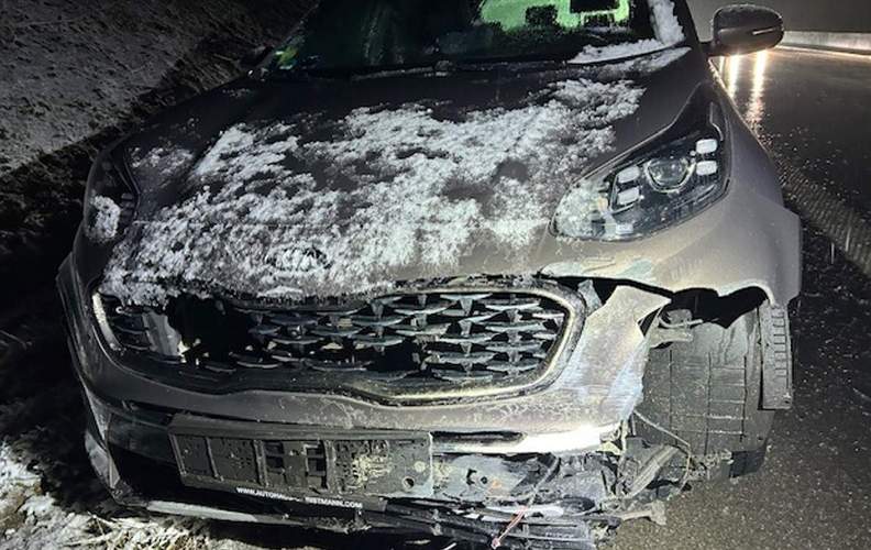 Einer der beiden allein verunfallten Pkw bei der A-65-Anschlussstelle Dammheim.