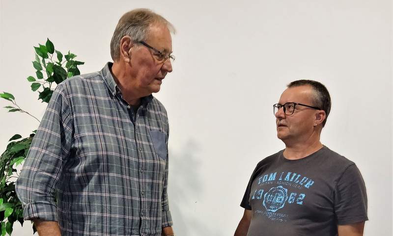 Berthold Haas (rechts) von den Dahner Grünen hier mit Parteifreund Bernd Schumacher. | Foto. W. G. Stähle.