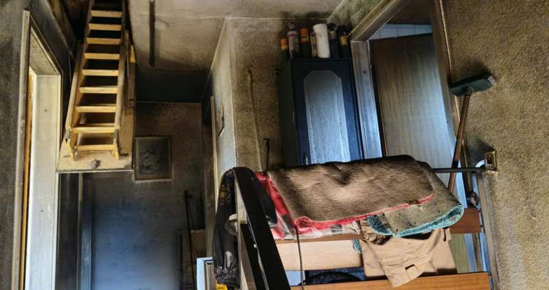 Nach dem Brand in einem Mehrparteienhaus in Silz in der Nacht von Samstag auf Sonntag ...