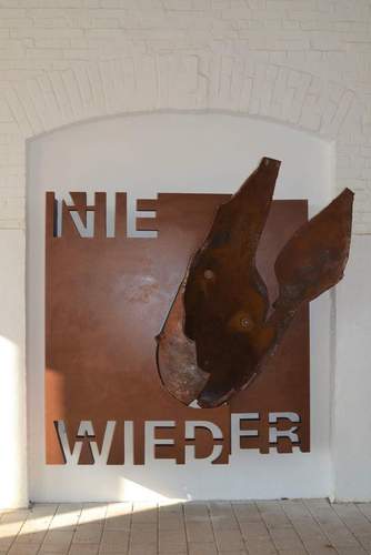 An der Gedenkskulptur „Nie wieder“ von Künstler Karlheinz Zwick findet am 8. Mai die Gedenkveranstaltung zum Tag der Befreiung in Landau statt. Foto. Stadt. LD. Frei. 