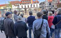 Rund 40 Bürger waren zur Baustellen-Begehung Umgestaltung Werner-Kastner-Platz in Edenkoben gekommen. 
