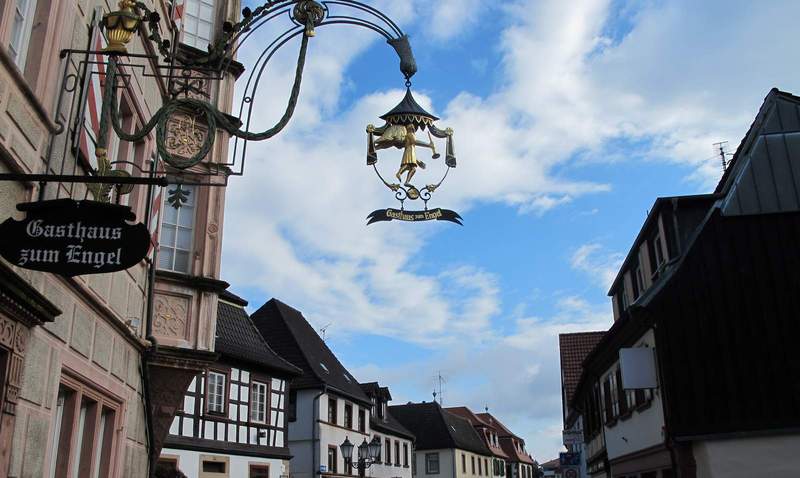 Der Engel in BZA. Das Gebäude wird gerad grundsaniert. Foto. rw. 