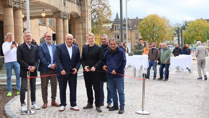 Der neue Vorplatz der Landauer Jugendstil-Festhalle wird feierlich eingeweiht. Foto. Stadt. LD. Pressefrei. 