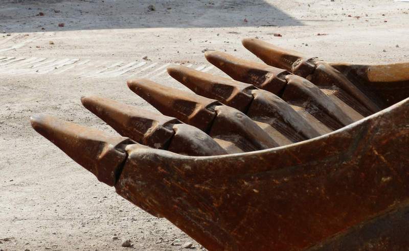 Zwei Bagger-Schaufeln wurden von einer Baustelle bei DÜW gestohlen. 