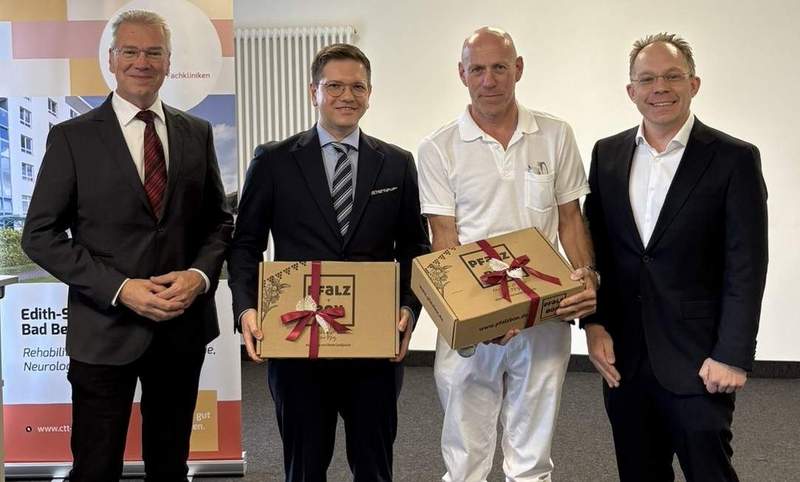 Chefarztwechsel an der Edith-Stein-Fachklinik mit ctt-Geschäftsführer C. Weß, Dr. A. Brauer, PD Dr. Dr. B. Baier und Kaufmännischem Direktor H. Nebert. Foto. ctt-Klinik. Pressefrei. 