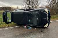 Eine 19-Jährige hat die Kontrolle an der Anschlussstelle Insheim an der A 65 über ihren Wagen verloren.