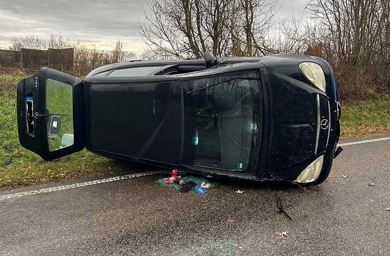 Eine 19-Jährige hat die Kontrolle an der Anschlussstelle Insheim an der A 65 über ihren Wagen verloren.