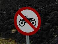 Kontrolle im Elmsteiner Tal, das an den WEs für Motorräder gesperrt ist. Es wurden einige Fahrer erwischt. 