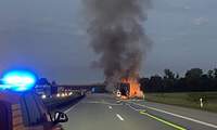 In der heutigen Mittwochfrüh hat ein Lkw-Anhänger auf der A 61 angefangen zu brennen. 