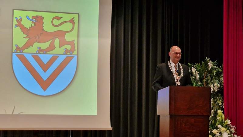 Stadtbürgermeister Hermann Augspurger (FWG) bei seiner Neujahrsrede. Foto. rw. 
