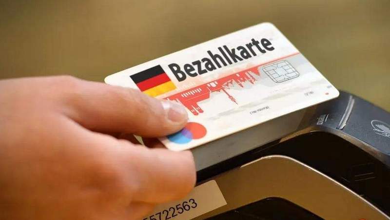 Nach der VG Annweiler als Pilot-Einheit wird die Bezahlkarte für Flüchtlinge nun ab dem 1. April auch in der VG Edenkoben eingeführt. 
