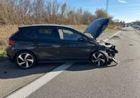 Wurde auf der Überholspur übersehen. Totalschaden. So wie der Wagen der Spur wechselnden Verursacherin. Bei Edesheim.