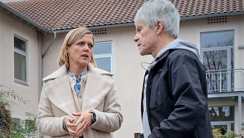 Kerstin Riffel, hier im Gespräch mit Parteifreund Manfred Seibel. Foto. W. G. Stähle.