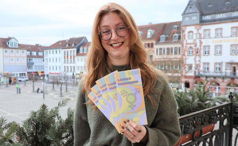 Gleichstellungsbeauftragte Laura Hess freut sich auf das Programm der 1. Aktionswochen zur Geschlechtergerechtigkeit in LD. Foto. Stadt. LD. Frei.