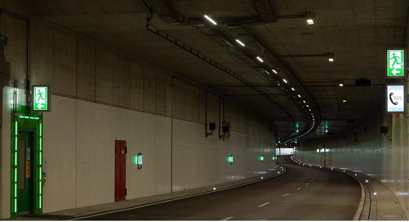 Wegen eines Unfalls wurde der Karolien-Tunnel in KA gesperrt. 