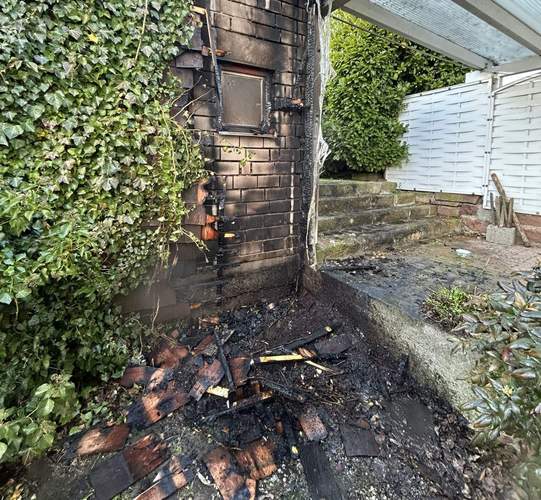 Einen vergleichsweise geringen Schaden hat der Brand eines Nebengebäudes in einem Garten in Maikammer verursacht, weil das Feuer schnell gemeldet und rasch von der Feuerwehr gelöscht werden konnte. 