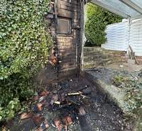 Einen vergleichsweise geringen Schaden hat der Brand eines Nebengebäudes in einem Garten in Maikammer verursacht, weil das Feuer schnell gemeldet und rasch von der Feuerwehr gelöscht werden konnte. 