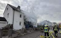 Die Feuerwehr konnte in PS einen Hausbrand zügig löschen und den Übergriff der Flammen auf nebenstehende Gebäude verhindern. 