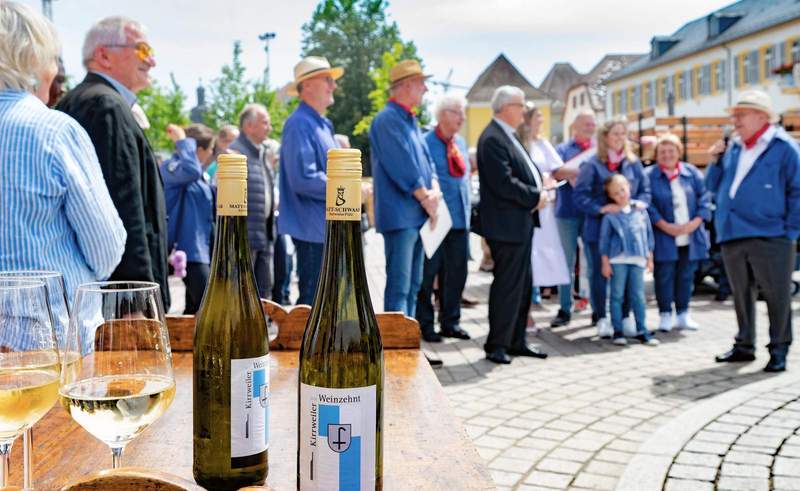 Traditionelle Übergabe des Weinzehnts vor dem Dom, Aufnahme aus dem Jahr 2024. Foto. Bistum SP. Klaus Landry. Pressefrei. 