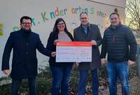 Heiner Dahl, Beigeordner der Ortsgemeinde Essingen, Meike Peglow, Leiterin der Kita „Sonnenstrahl", Landrat Dietmar Seefeldt und Essingens Ortsbürgermeister Martin Hammer. Foto. KV. SÜW. Frei.