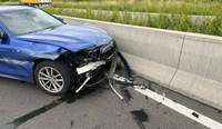 Beim Ausweich-Manöver vor einem Reh auf der A 65 bei Knörringen ist eine Autofahrerin in Leitplanken gekracht. 