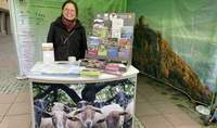 Auch das Biosphärenreservat ist mit einem Info-Stand auf dem Schillerplatz in KL vertreten. Foto. Biosphärenreservat. Franziska Keller. Frei. 