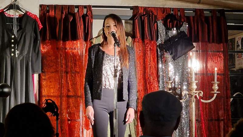 Wundervolle Balladen in französischer Sprache durch Melanie aus Weißenburg. Foto. rw. 