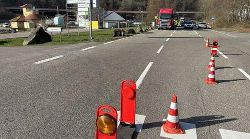 04.05.2026 - B 10. Weiter etliche Brummis. Trotz Sperrung. 