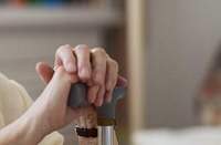Nur weil der ein oder andere Senior einen Stock benötigt, heißt das noch lange nicht, dass man ihn abschreiben kann. Genau um diese Belange, was noch möglich ist, soll sich der Seniorenbeirat kümmern. Text. sp. Foto. Pixabay. Frei. 