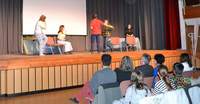 Bei AUFGESPIELT, den Kinder- und Jugendtheatertagen des Landkreises SÜW und des Chawwerusch-Theaters zeigen junge Nachwuchsschauspieler ihr Können, wie zuletzt in diesem Jahr in Maikammer. Foto. KV. SÜW. Pressefrei. 