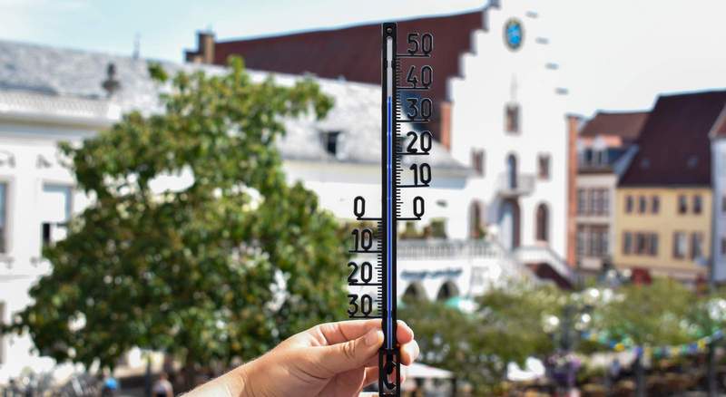 Wegen der anhaltenden hohen Temperaturen wird das für 27. Juni geplante Torwandschießen in der LDer Königstraße um eine Woche auf den 4. Juli verschoben. Foto. Stadt. LD. Frei.