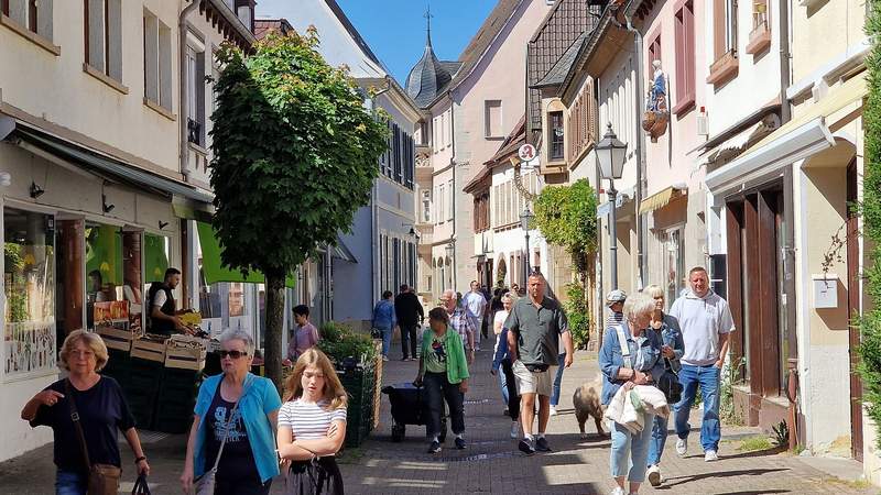Selbst in der Innenstadt, die erst um 13 Uhr zum verkaufsoffenen Sonntag öffnet, war schon richtig was los.