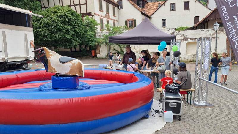 Riding Bull auf dem P-Platz hinter dem Alten Rathaus. Foto. rw. 