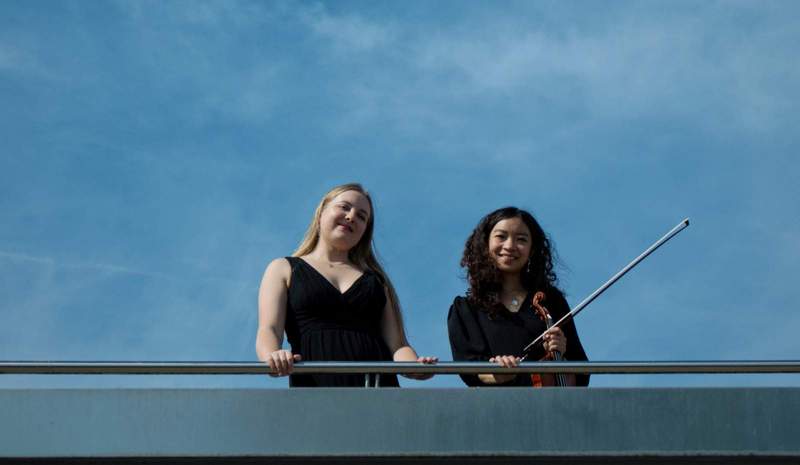 Oksana Oposhnian (Klavier) und Yun-Yun Chiang an der Geige gastieren am Sonntag, 19. April, bei den Dahner Sommerspielen.