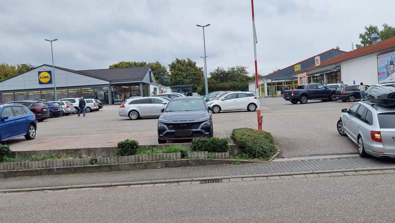 Das Gewerbegebiet Im Weidfeld in Pleisweiler vor den Toren der Kurstadt BZA hätte nie gebaut werden dürfen. Doch die Bezirksregierung hat es vor Jahrzehnten gegen bestehen Schutzrichtlinien für BZA trotzdem einfach mal so genehmigt. Foto. rw. 
