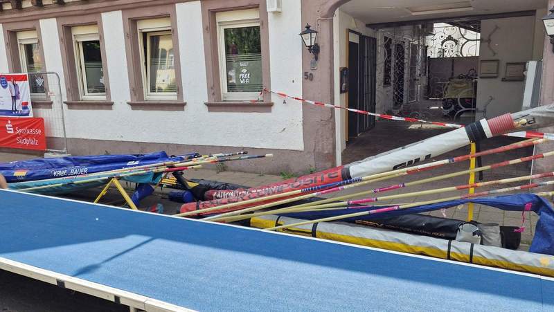 Momentaufnahme vom Stabhochsprung-Meeting in BZA. Foto. rw. 