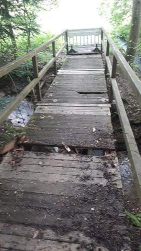 Seit sage und schreibe rund einem Jahr gesperrt. Die Radwege-Brücke in Richtung Blankenborn. Foto. sp. 