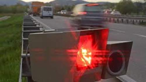 19.04.2026 - Blitzer-Marathon. Leute fahren piano.