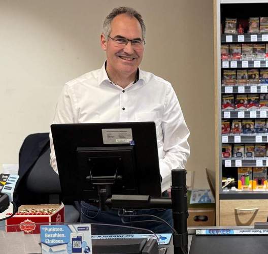 Landrat Dietmar Seefeldt hat bereits einige Erfahrung gesammelt beim Kassieren für den guten Zweck. Archivfoto. KV. SÜW. Frei. 