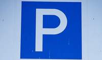 Parkplatz-Empfehlungen der Stadt NW. Daneben wird auf die Anreise zum Deutschen Weinlesefest per ÖPNV verwiesen. 