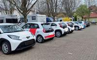 Die Firmenwagen-Flotte eines Pflegedienstes, der in der Innenstadt von BZA ansässig ist, hat am Samstag mit 5 Firmenwagen 6 Stellplätze in der eh schon dezimierten P-Platz-Lage belegt ... Foto. rw. 