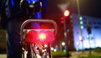 Erstmal hat die Polizei nur die Rücklichter eines flüchtenden Radfahrers bei Herxheim gesehen. Das getunte Rad war mit bis zu 65 Stundenkilometern unterwegs bzw. auf der Flucht ...