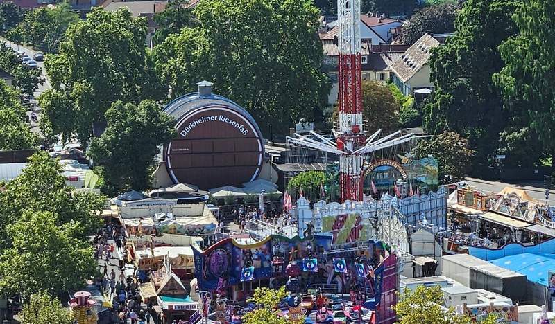 Wie am Besten anreisen zum Wurstmarkt in DÜW, dem größten Weinfest der Welt. Lost geht es morgen Freitag.