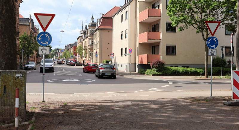 Alter Messplatz, neue Ausfahrt. Die Ausfahrt vom Alten Messplatz erfolgt jetzt über einen neuen Anschluss am Mini-Kreisverkehr am Knotenpunkt Nordring/Westring. Foto. Stadt. LD. Frei. 