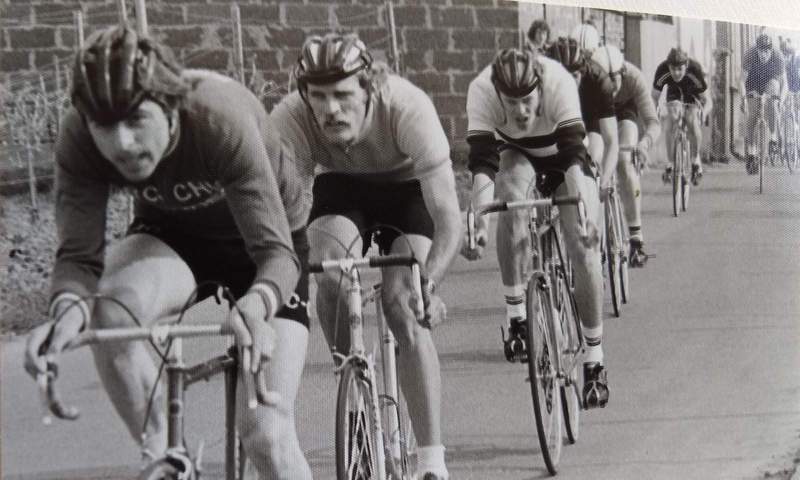 Radrennen Rhodt 1975. Sieger: Rudi Birkmeyer, vorne.