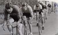 Radrennen Rhodt 1975. Sieger: Rudi Birkmeyer, vorne.