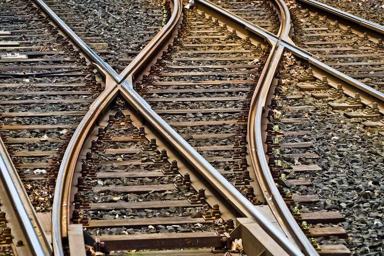 Die Südpfälzer Landräte und OBs begrüßen die Initiative des Zweckverbandes ÖPNV Süd, um bei der möglichen Reaktivierung der Bahnstrecke LD-GER mit einer Verkehrszählung eine erste Weiche zu stellen. 
